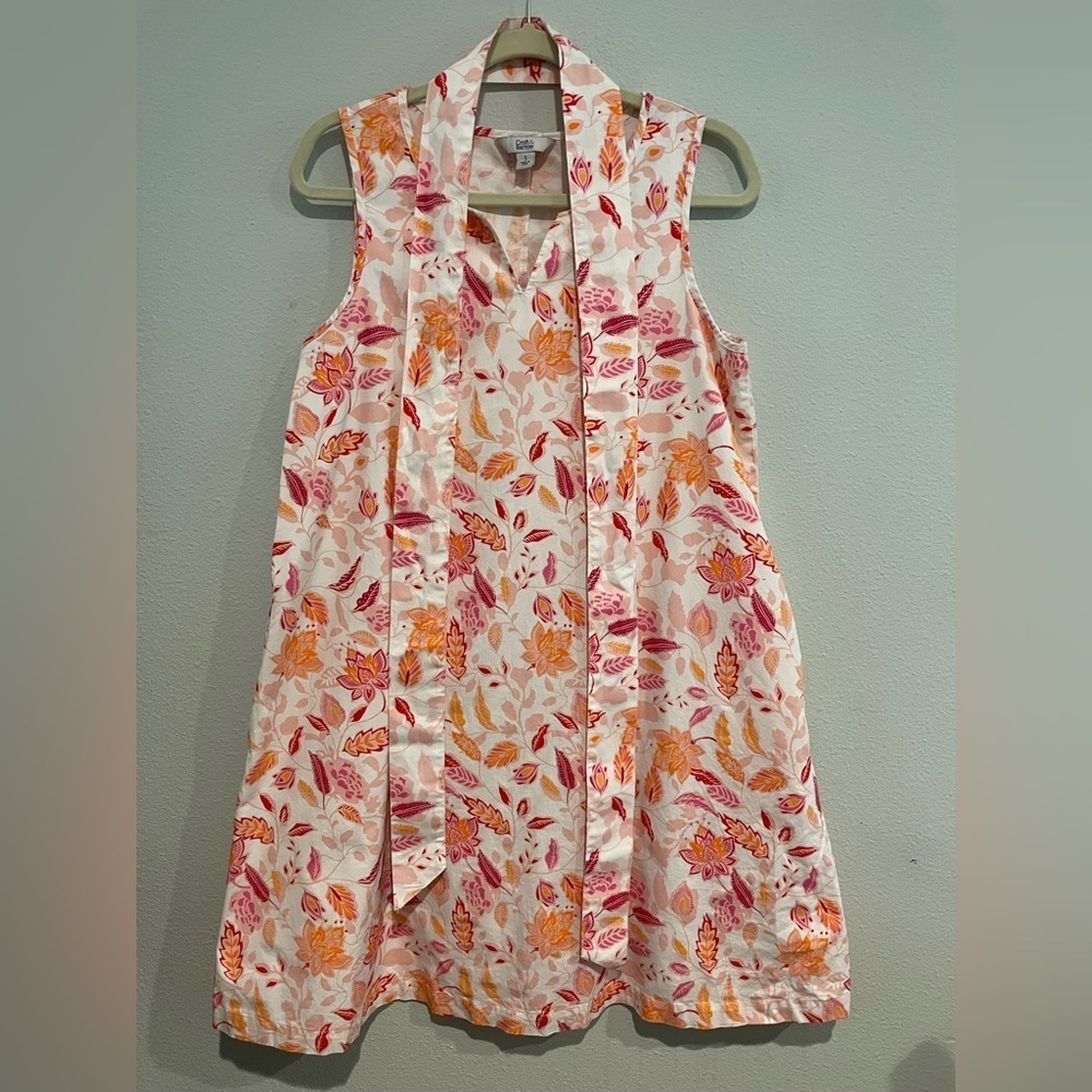 Croft & Barrow printed sleeveless tunic with pockets. Includes tie size…